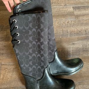 SUPER Cute coach lace up boots